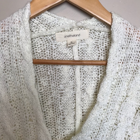 Onetheland Small winter White V-Neck Sweater - Picture 4 of 5